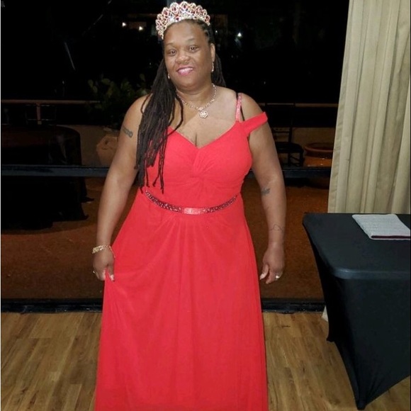 Red long formal evening gown - Picture 9 of 9